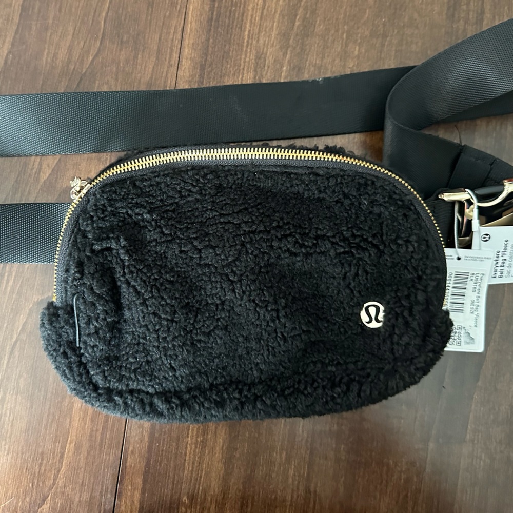 New With Tags - NWT - Lululemon Belt Bag - Sherpa - Black and Gold